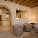 Ariadne's Kastro Boutique * Naxos City
