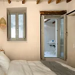 Ariadne's Kastro Boutique *